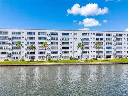 $243,500 | 5925 Shore Boulevard South, Unit 108, Gulfport, FL 33707