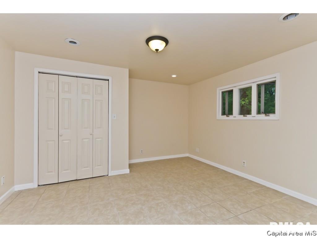 5296 River View Road Riverton, IL 62561 - Photo 8 of 9 Gallery Image 8