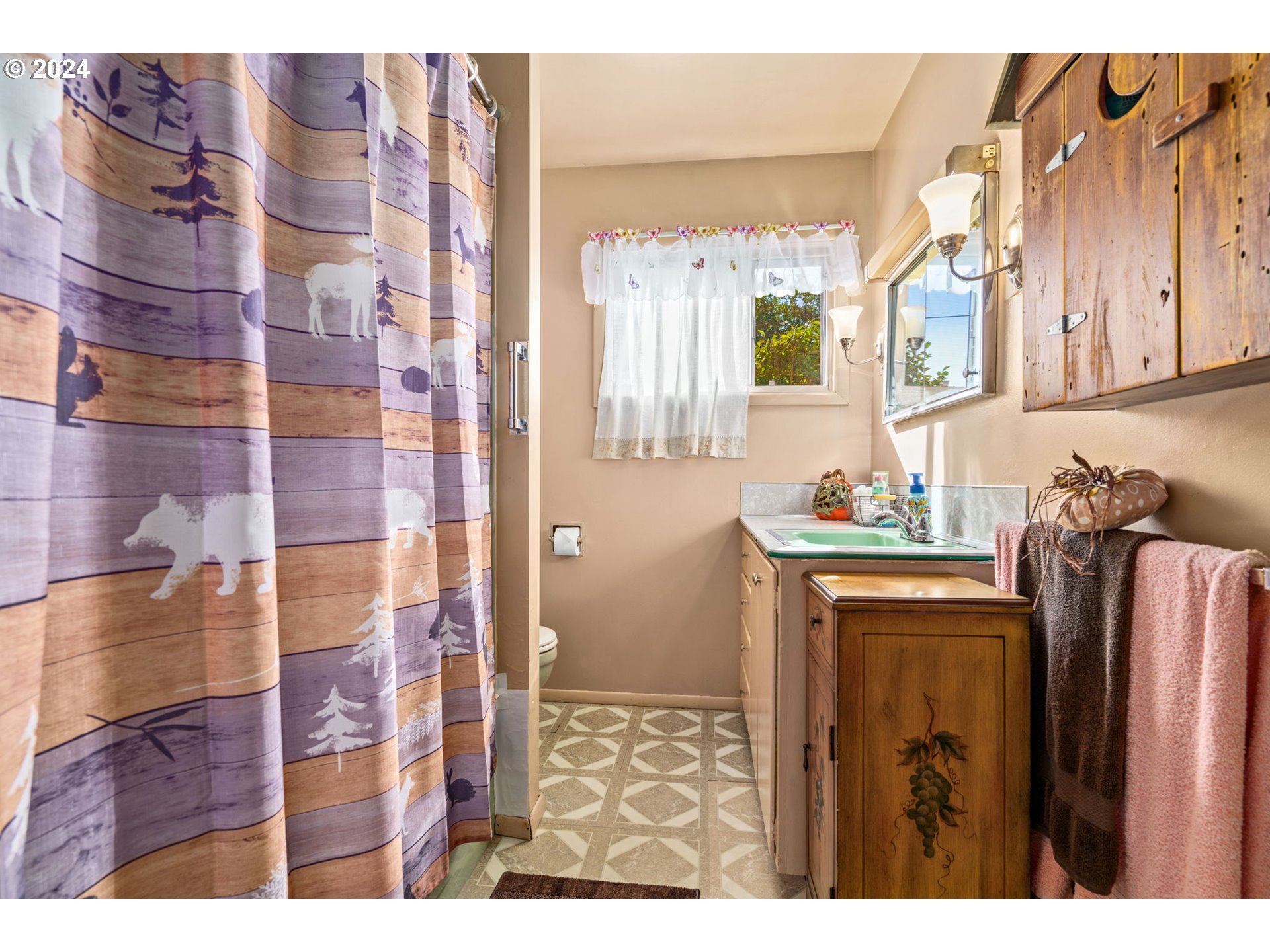 2290 18th Street Florence, OR 97439 - Photo 16 of 32 a bathroom with a sink and a mirror