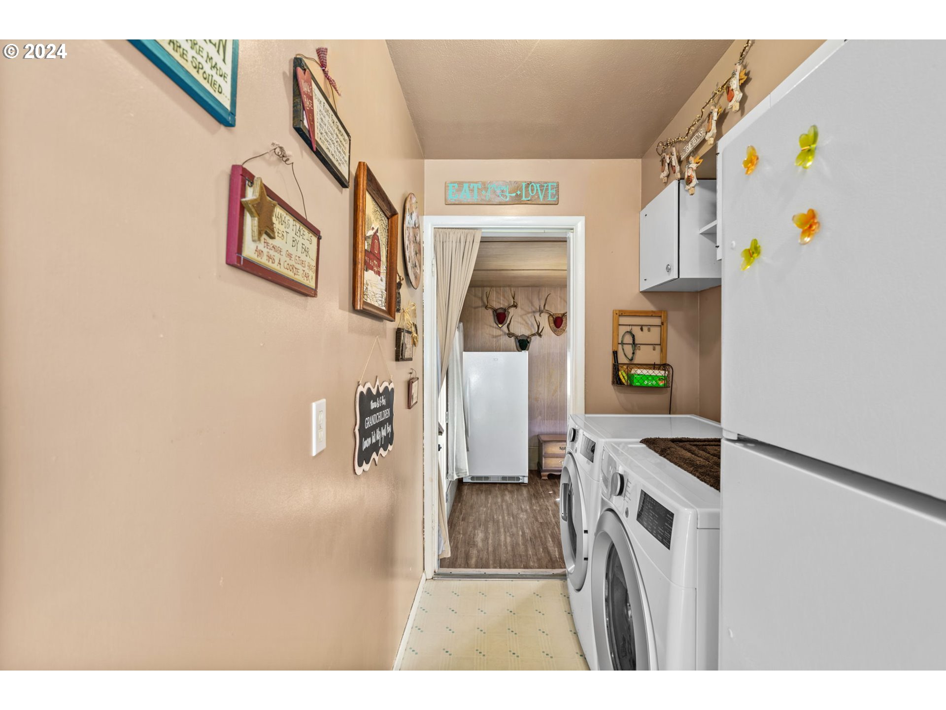 2290 18th Street Florence, OR 97439 - Photo 21 of 32 a utility room with dryer and washer