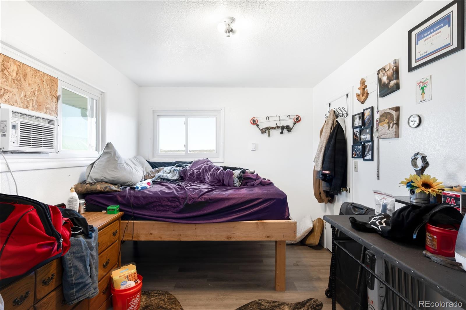 5354 Jackson Creek Road Sedalia, CO 80135 - Photo 35 of 47 a living room with furniture and a window