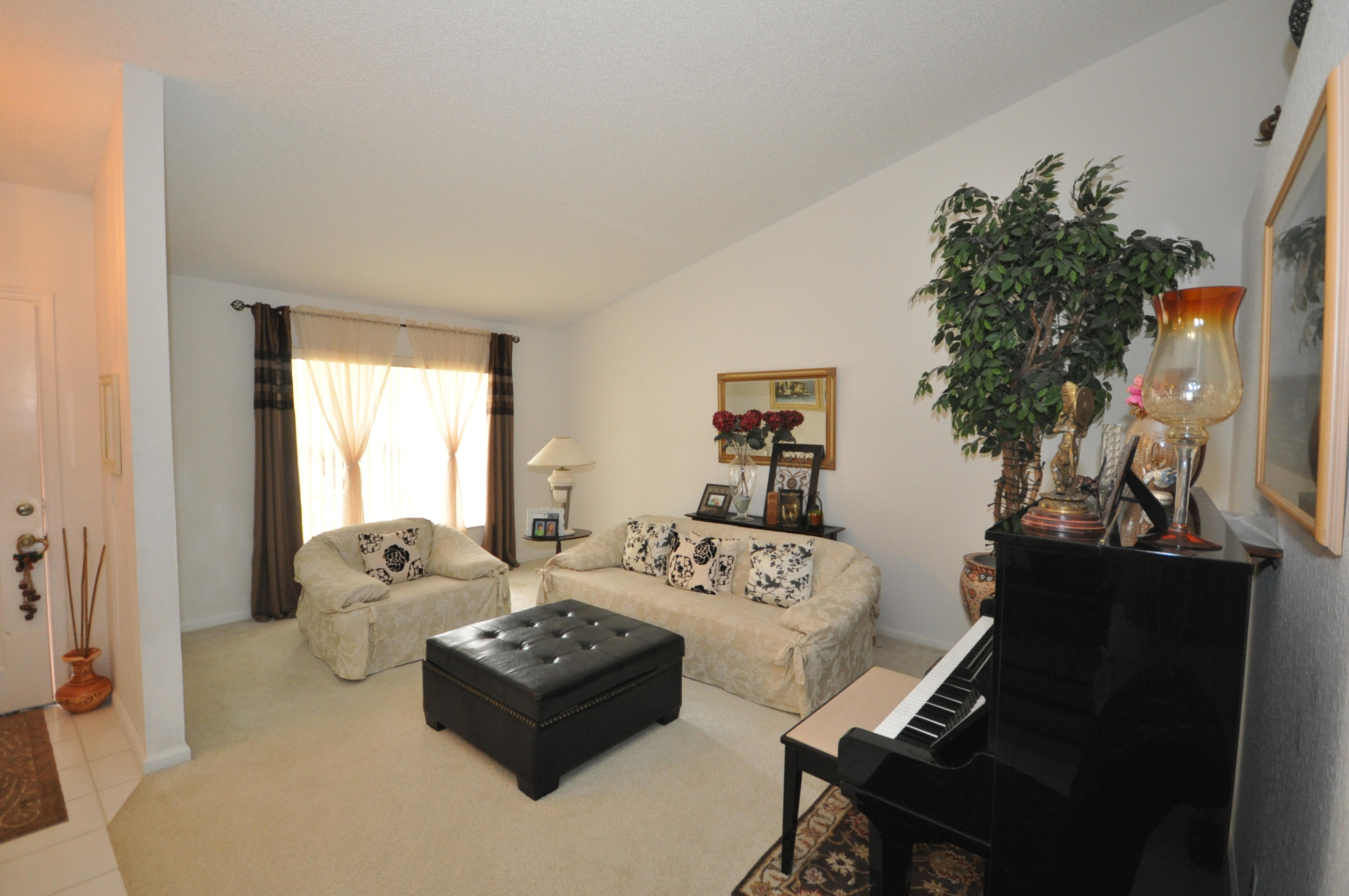 18124 Clear Brook Circle Boca Raton, FL 33498 - Photo 4 of 24 DSC_2579