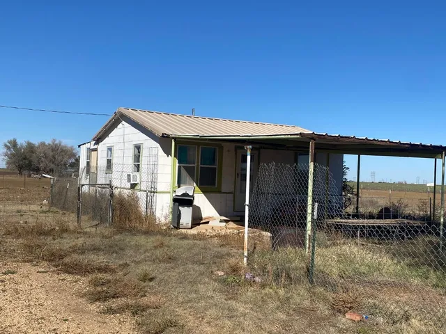 a view of a house with backyard and porch