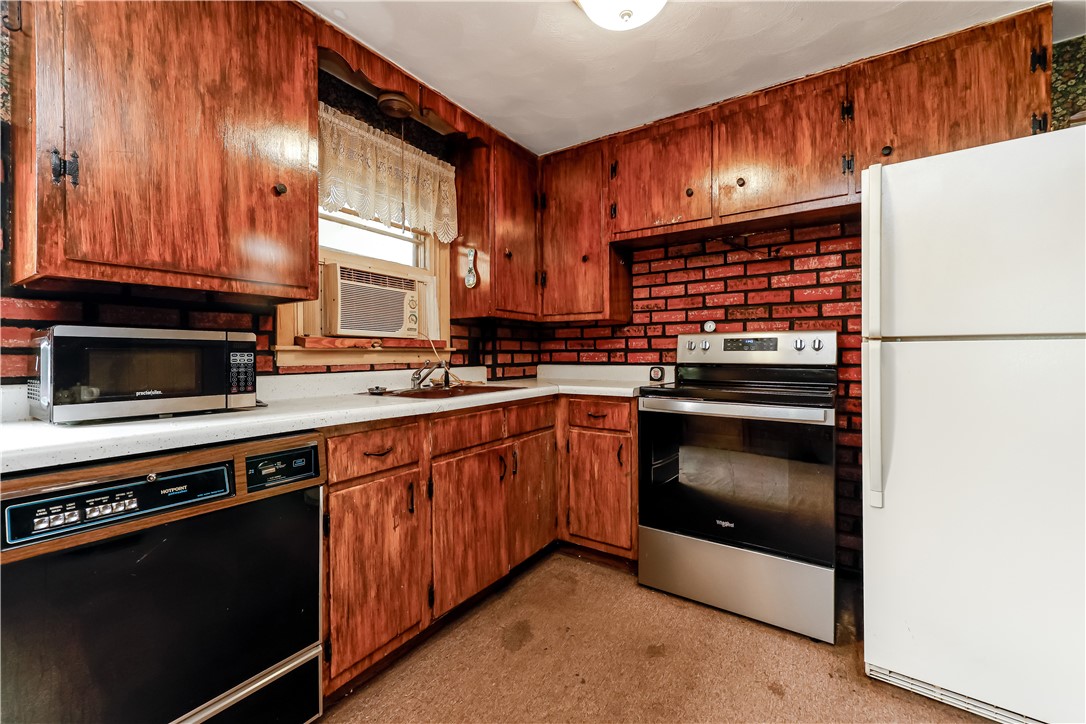 27 Douglas Circle Smithfield, RI 02828 - Photo 13 of 42