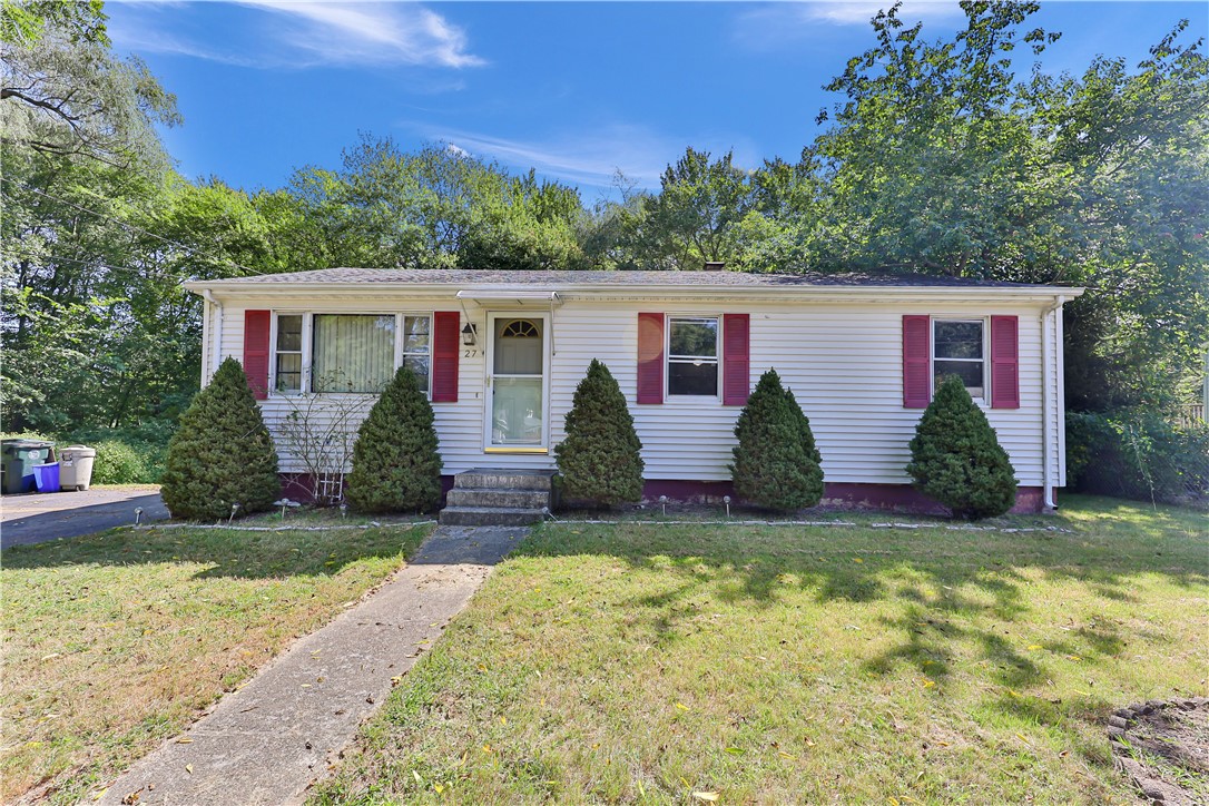 27 Douglas Circle Smithfield, RI 02828 - Photo 2 of 42