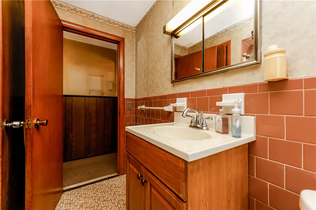 27 Douglas Circle Smithfield, RI 02828 - Photo 27 of 42