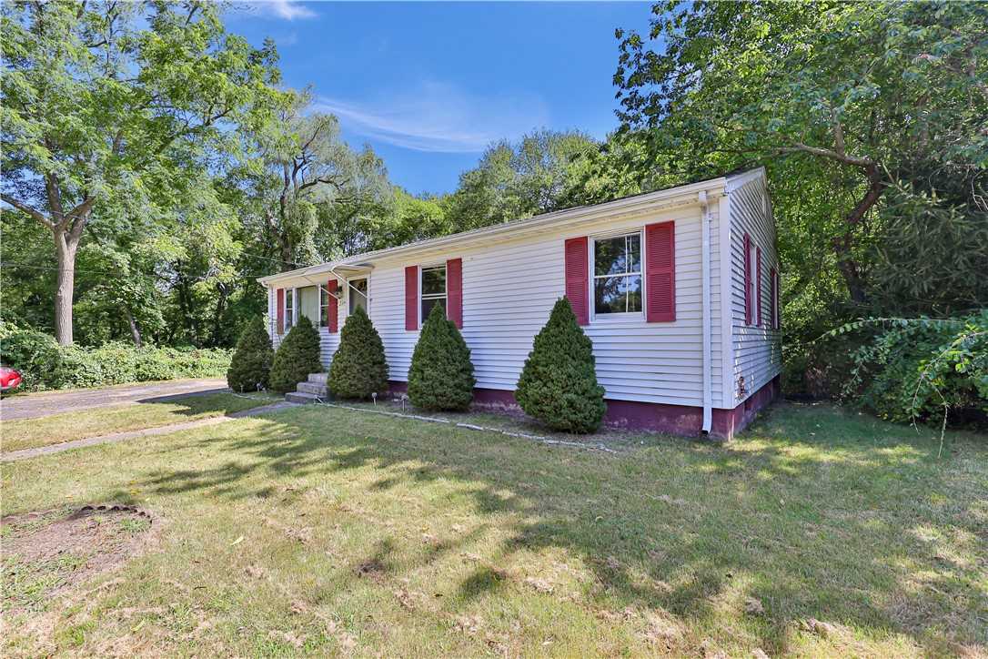 27 Douglas Circle Smithfield, RI 02828 - Photo 5 of 42