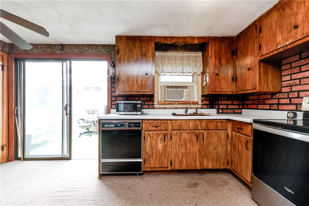 27 Douglas Circle Smithfield, RI 02828 - Photo 6 of 42