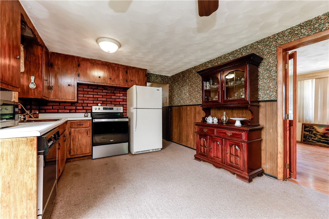 27 Douglas Circle Smithfield, RI 02828 - Photo 7 of 42