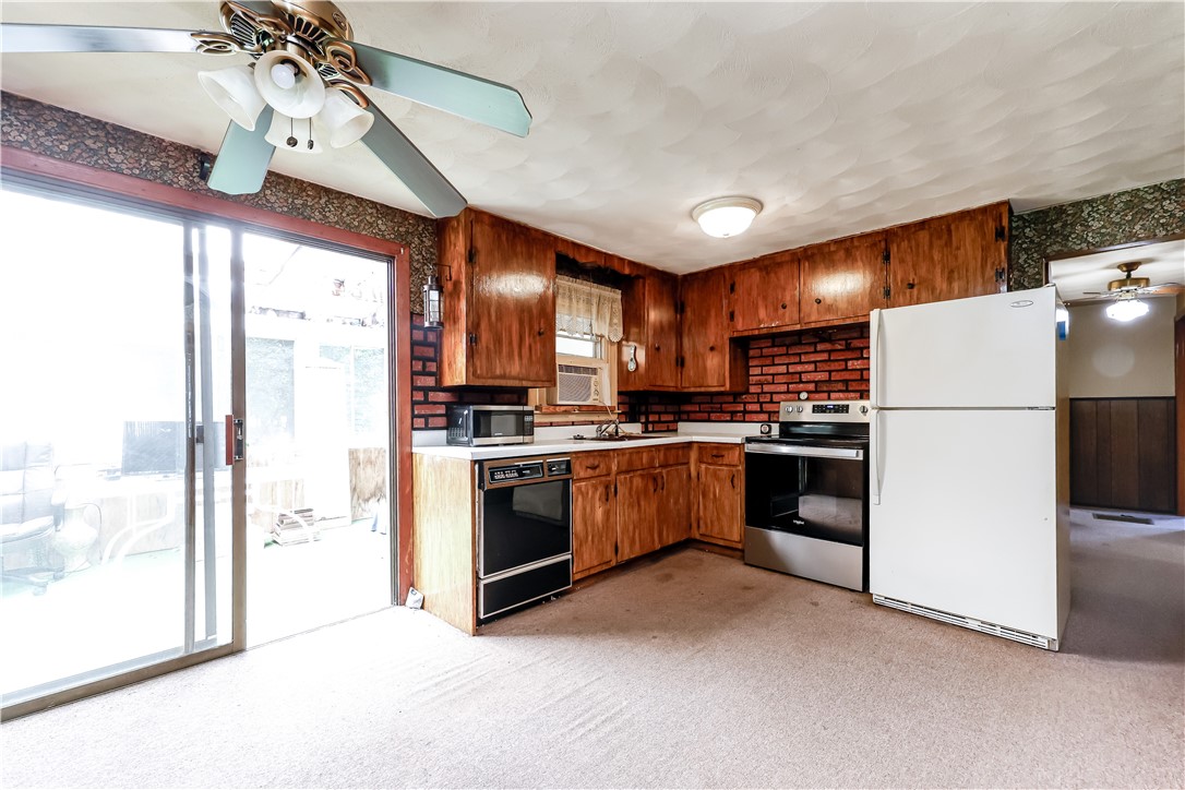 27 Douglas Circle Smithfield, RI 02828 - Photo 9 of 42