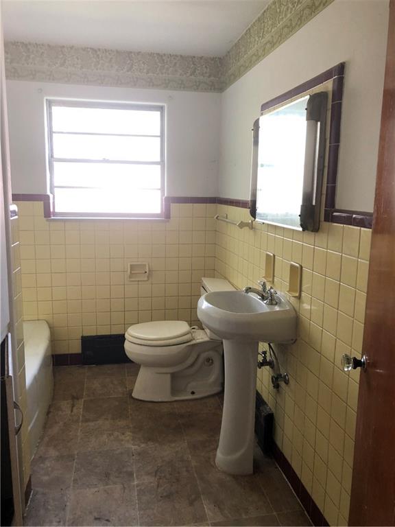 425 North Franklin Road Indianapolis, IN 46219 - Photo 9 of 14 Gallery Image 9