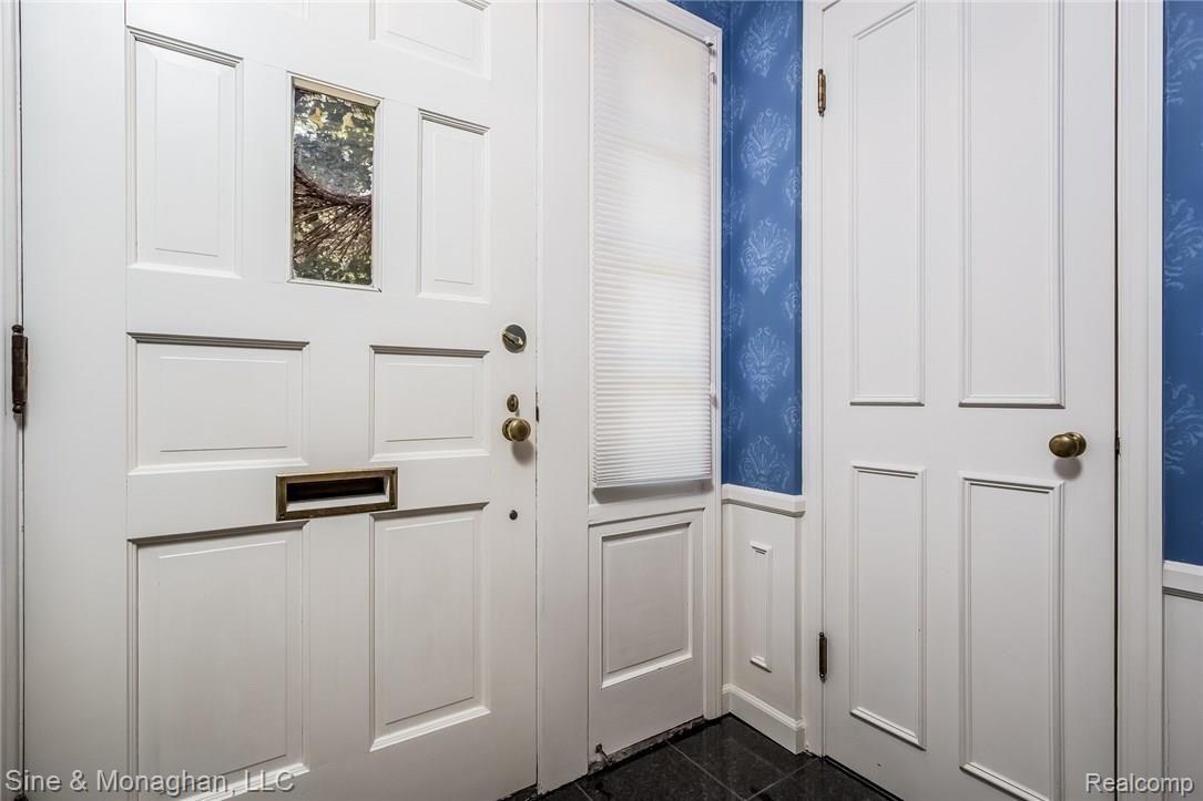 1027 Audubon Road Grosse Pointe, MI 48230 - Photo 8 of 51 009-Foyer-3063746-medium.jpg