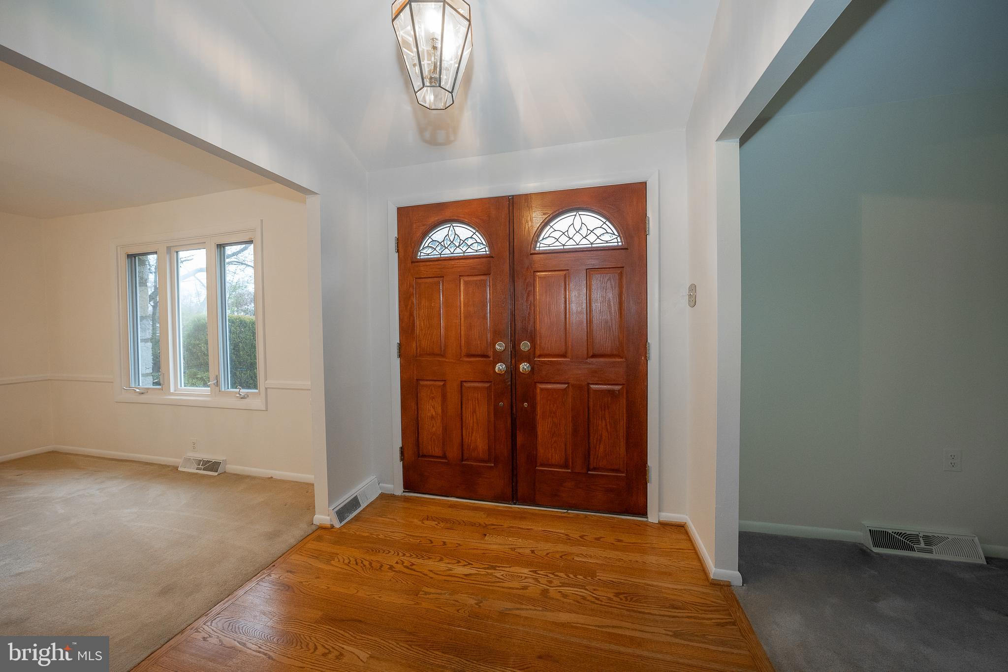 107 Cove Road Broomall, PA 19008 - Photo 2 of 41 Foyer