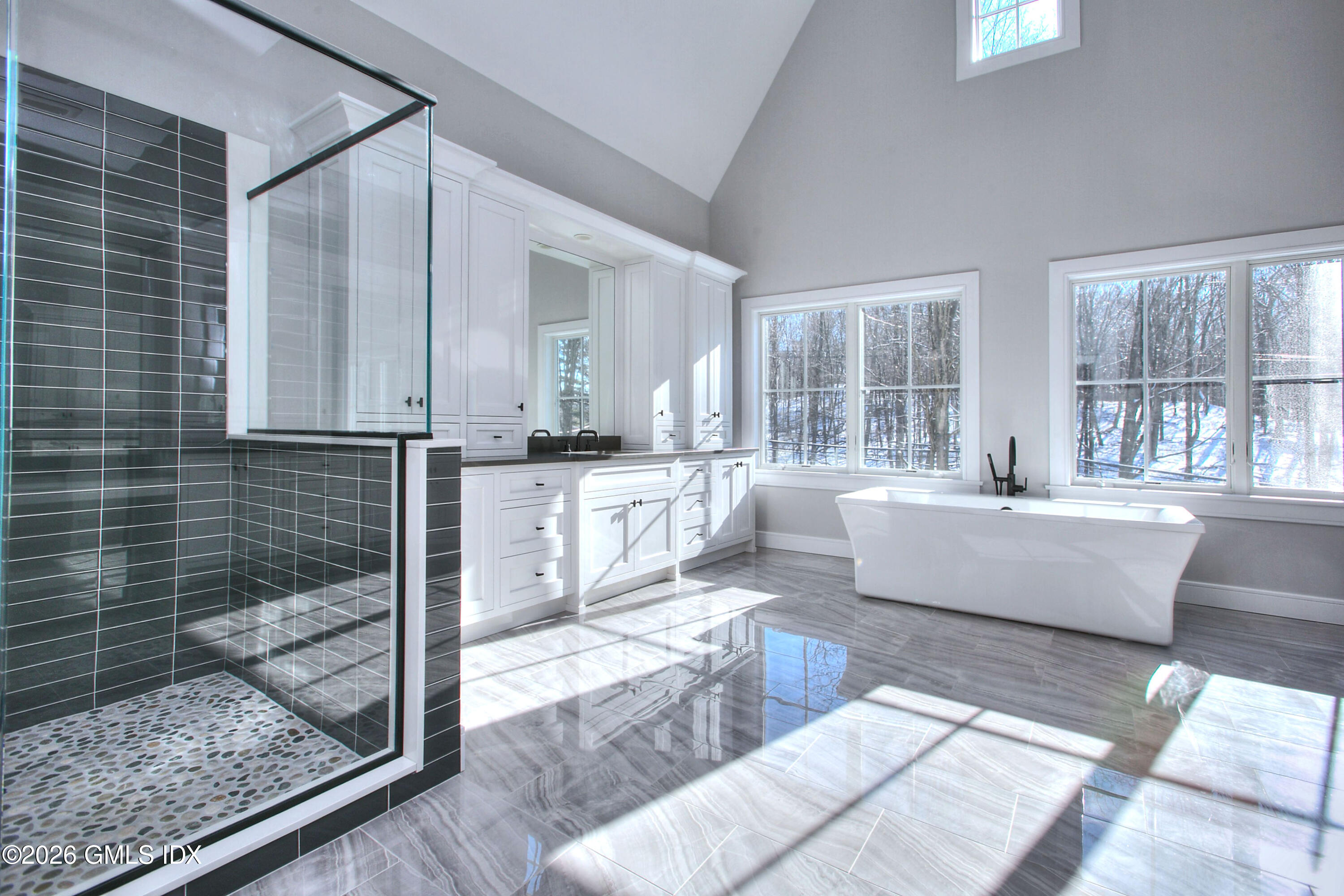 161 Pecksland Road Greenwich, CT 06831 - Photo 14 of 25 Primary Bath