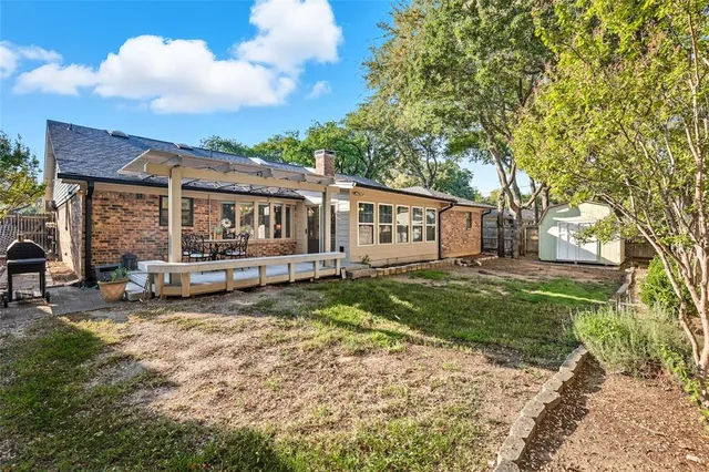 a view of a house with backyard and sitting area