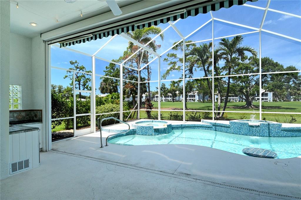 340 Bermuda Court, Unit 5 Venice, FL 34293 - Photo 38 of 52 a view of a tennis ground with a large tree