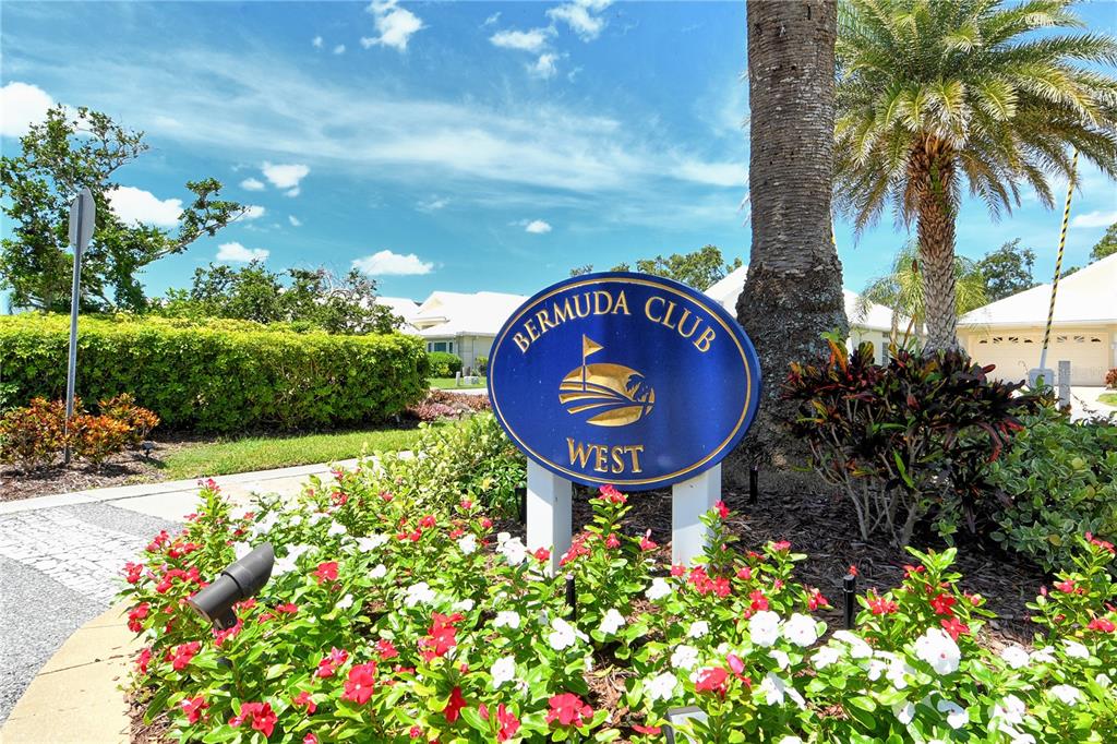 340 Bermuda Court, Unit 5 Venice, FL 34293 - Photo 46 of 52 a view of a backyard with potted plants