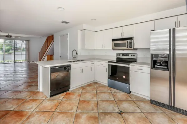 $3,400 | 1337 Presidio Drive, Unit 540, Weston, FL 33327