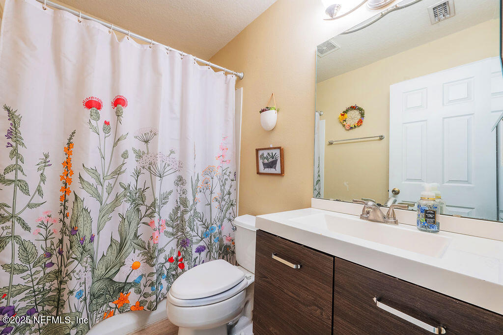 160 Crete Court St. Augustine, FL 32084 - Photo 21 of 33 a bathroom with a sink and a mirror