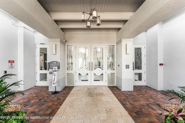 $880,000 | 13587 Barcelona Lake Circle, Delray Beach, FL 33446