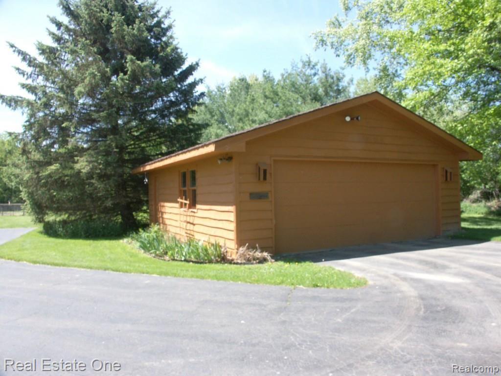 1470 Ranch Road Holly, MI 48442 - Photo 6 of 63 Detached Garage