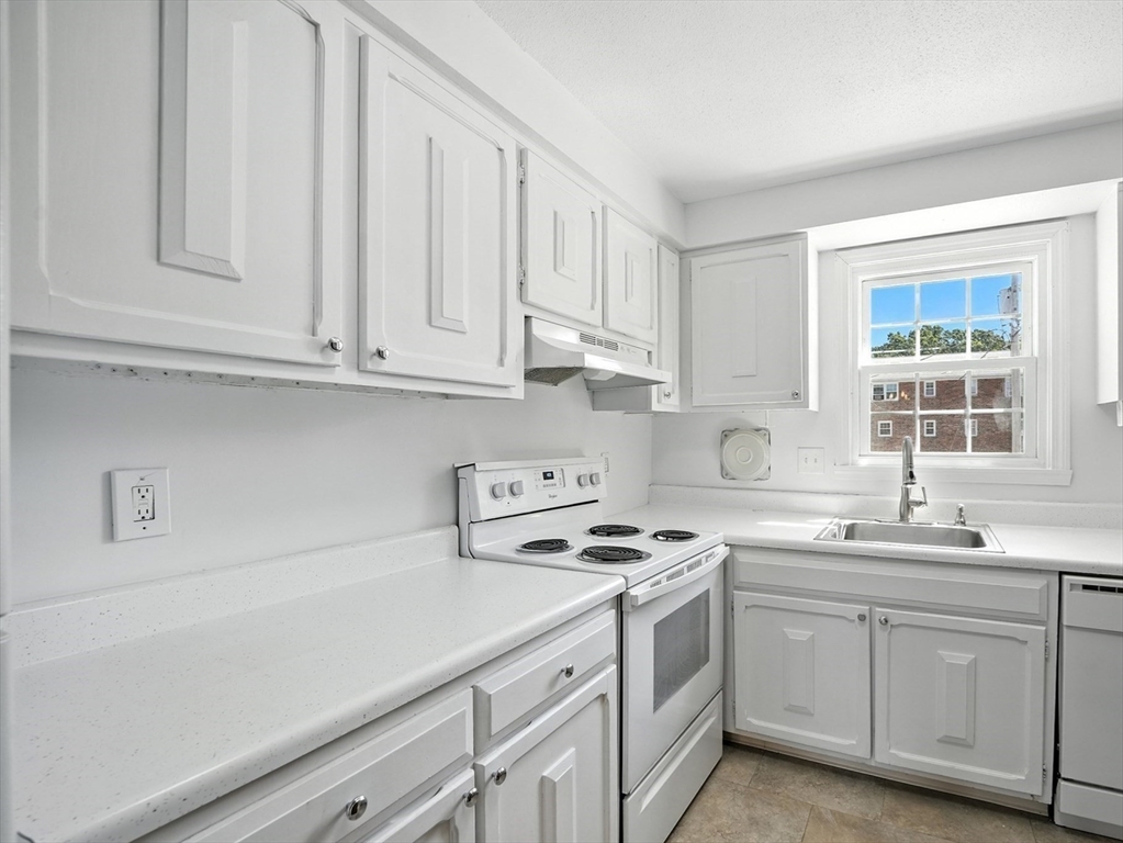 540 Granby Road, Unit 114 South Hadley, MA 01075 - Photo 7 of 24 Gallery Image 7