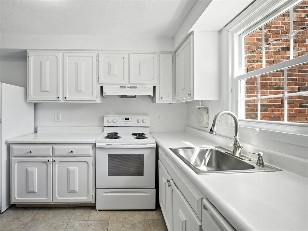 540 Granby Road, Unit 114 South Hadley, MA 01075 - Photo 8 of 24 Gallery Image 8