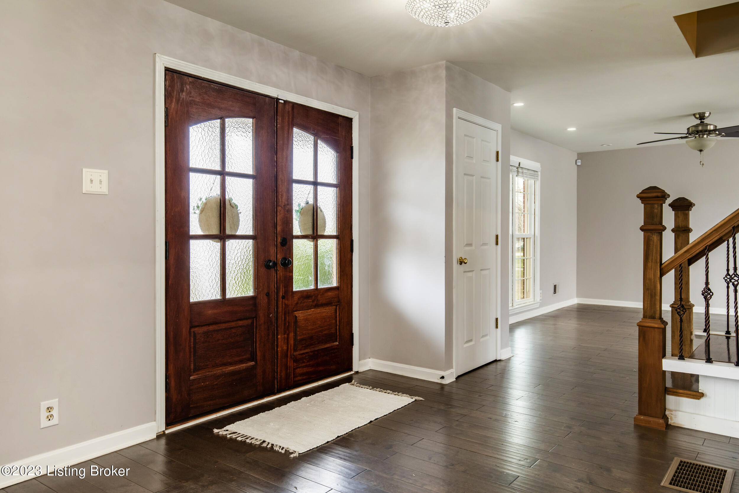 5014 Fox Run Road Buckner, KY 40010 - Photo 4 of 60 6-foyer