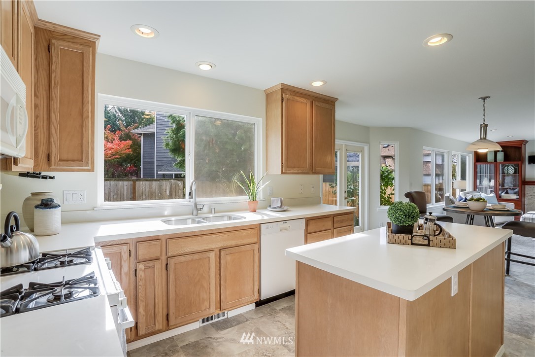 10325 Southeast 185th Place Renton, WA 98055 - Photo 10 of 26