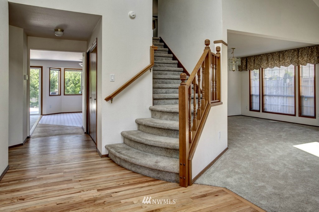 19113 104th Place Southeast Renton, WA 98055 - Photo 4 of 22 Gallery Image 4