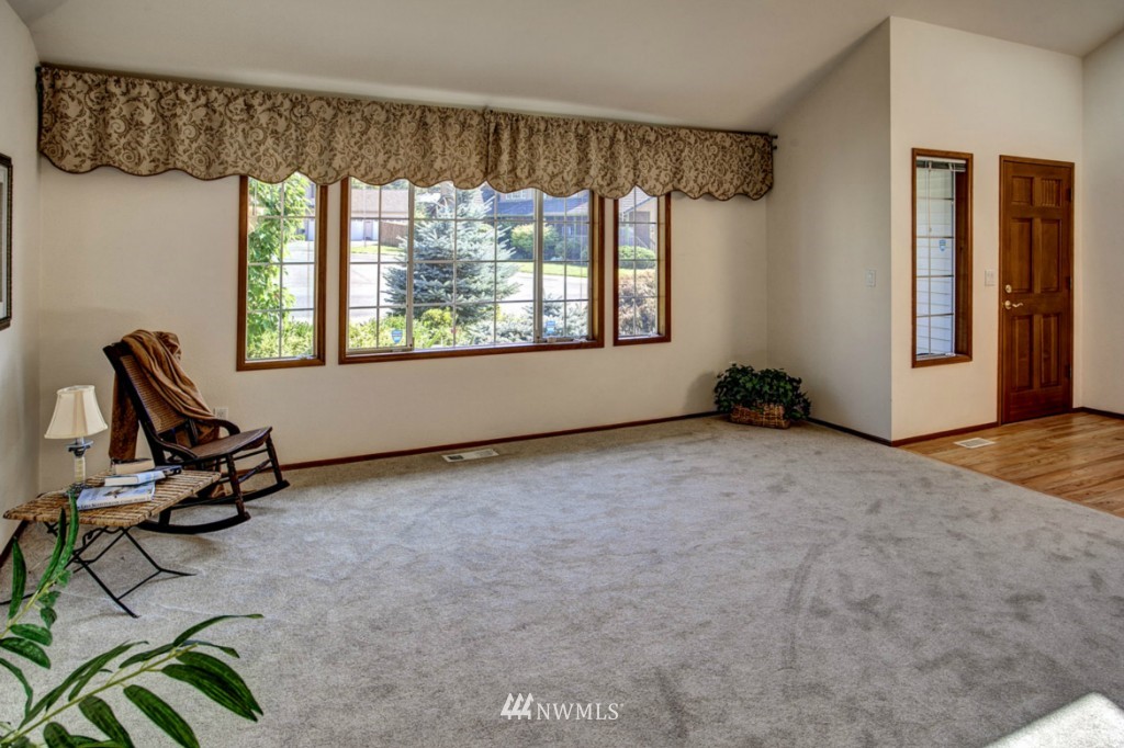 19113 104th Place Southeast Renton, WA 98055 - Photo 5 of 22 Gallery Image 5