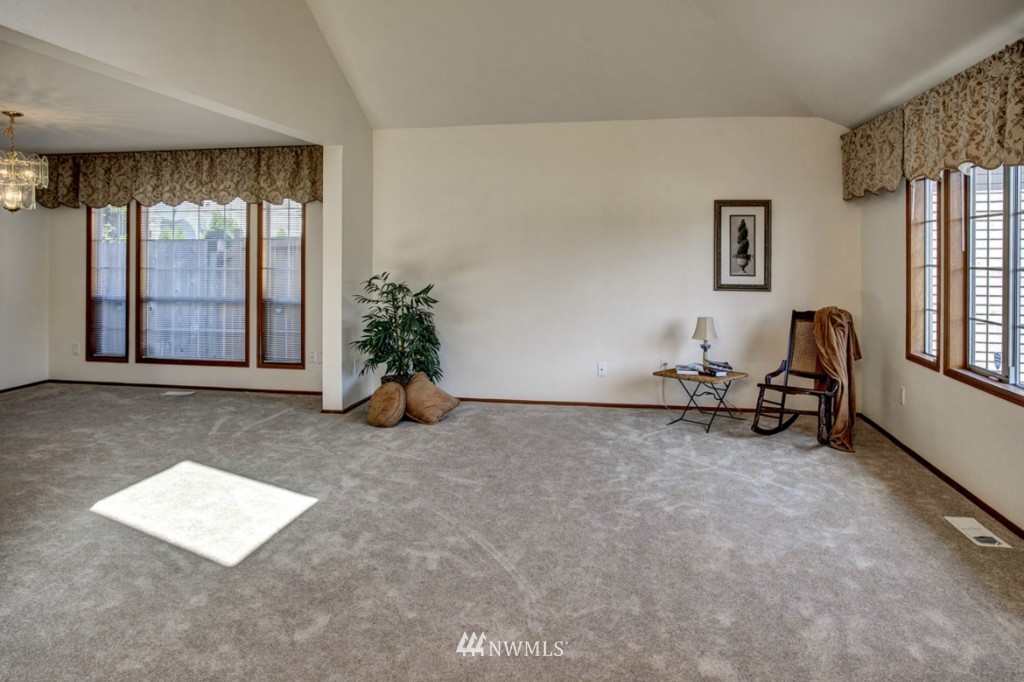 19113 104th Place Southeast Renton, WA 98055 - Photo 6 of 22 Gallery Image 6
