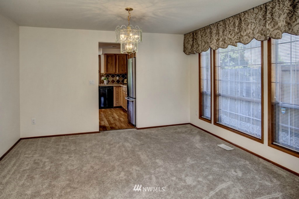 19113 104th Place Southeast Renton, WA 98055 - Photo 7 of 22 Gallery Image 7