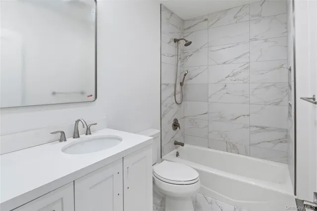 $3,200 | 71 West Main Street, Unit 2B, Oyster Bay, NY 11771