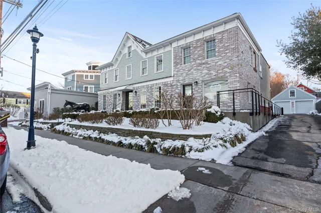 $3,200 | 71 West Main Street, Unit 2B, Oyster Bay, NY 11771
