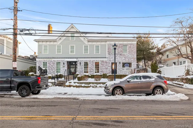 $3,200 | 71 West Main Street, Unit 2B, Oyster Bay, NY 11771