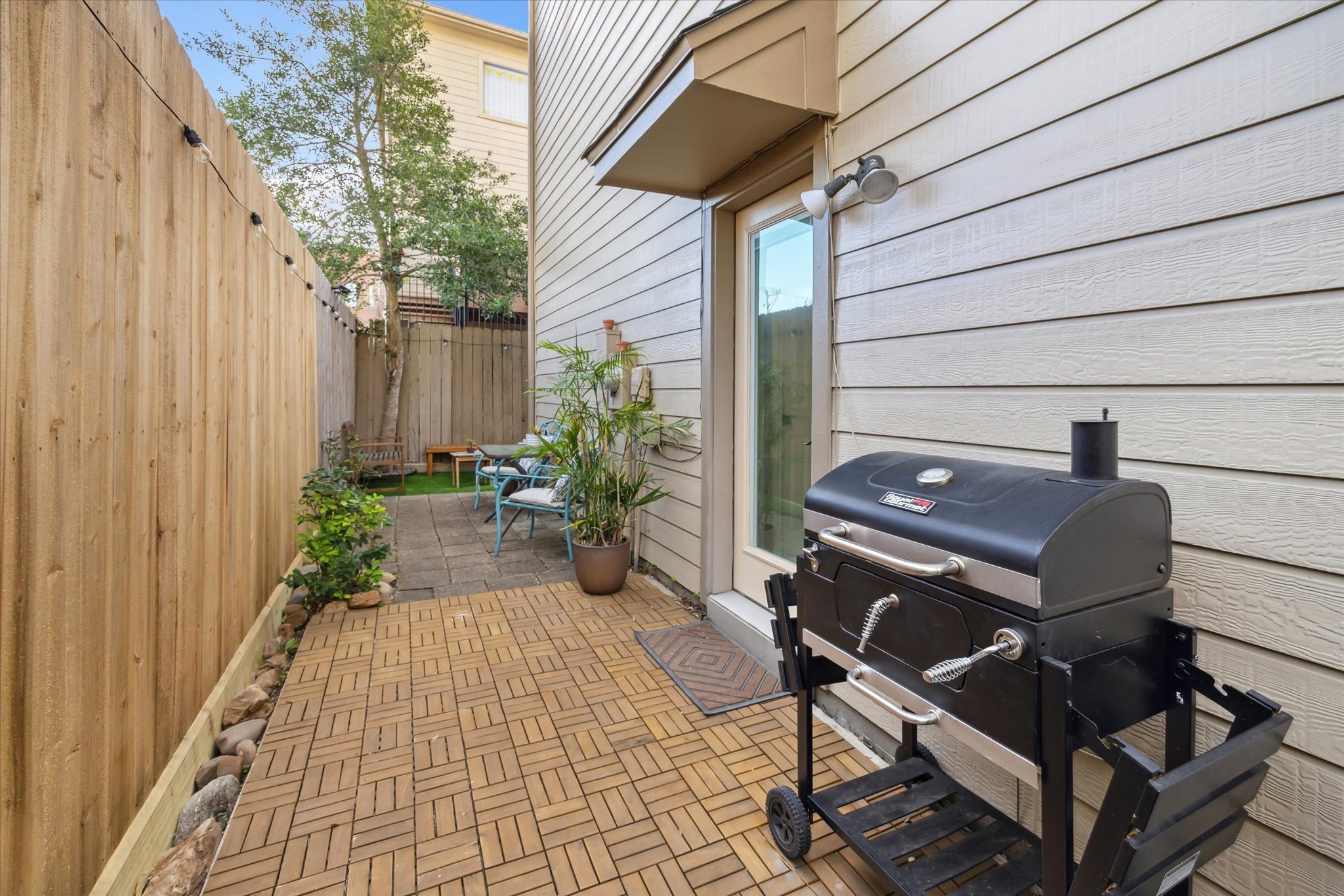 920 Cohn Street Houston, TX 77007 - Photo 23 of 24 Private, cozy patio for grilling!
