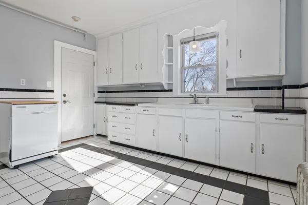 $2,750 | 55 Pine Street, Unit 2, Swampscott, MA 01907