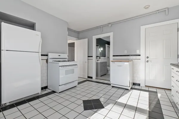 $2,750 | 55 Pine Street, Unit 2, Swampscott, MA 01907