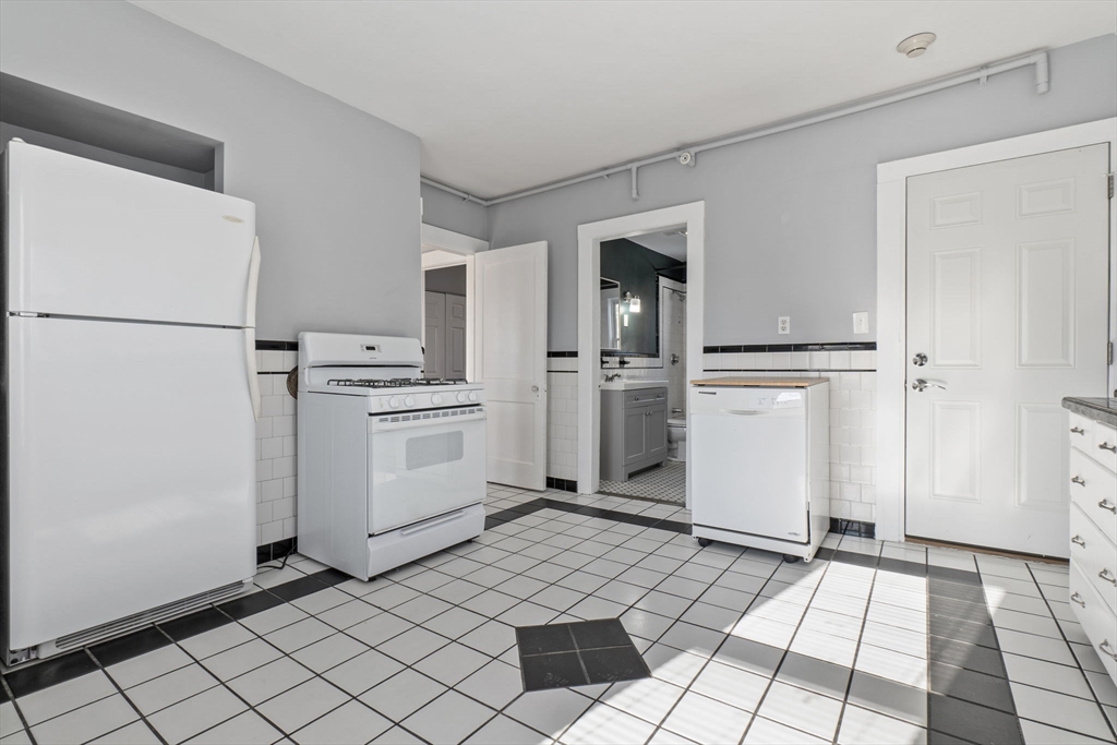 55 Pine Street, Unit 2 Swampscott, MA 01907 - Photo 16 of 24