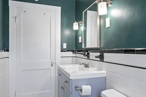 $2,750 | 55 Pine Street, Unit 2, Swampscott, MA 01907