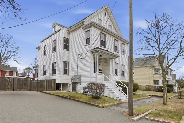 $2,750 | 55 Pine Street, Unit 2, Swampscott, MA 01907