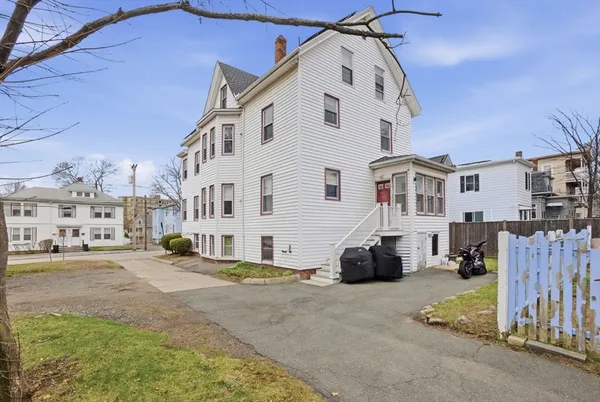 $2,750 | 55 Pine Street, Unit 2, Swampscott, MA 01907