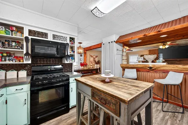 $377,000 | 2009 Sandusky Road East, Sadler, TX 76264