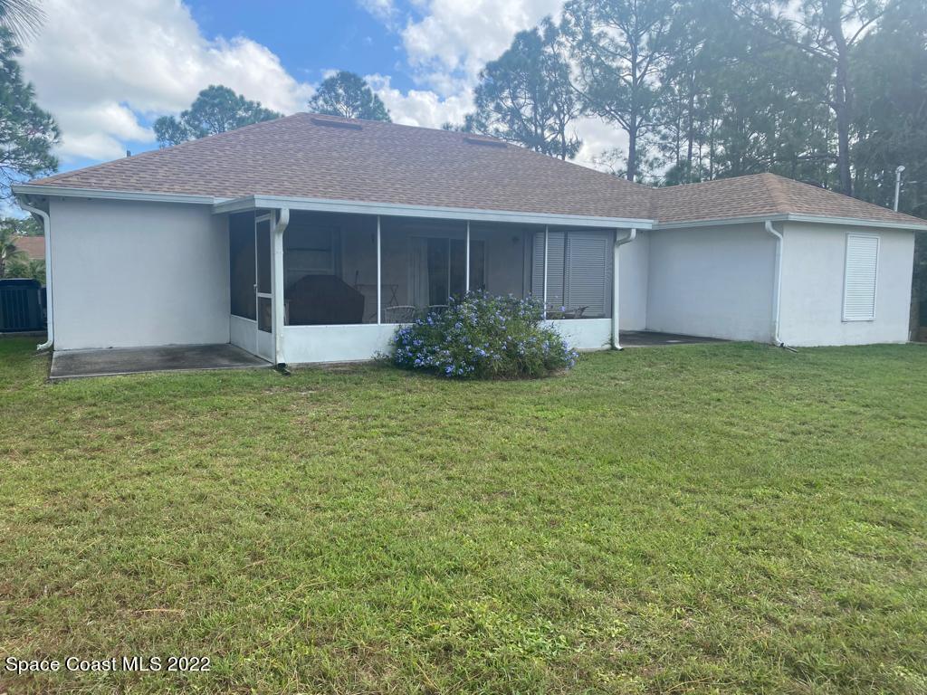 280 Wendover Road Southwest Palm Bay, FL 32908 - Photo 14 of 15 a view of a house with a garden
