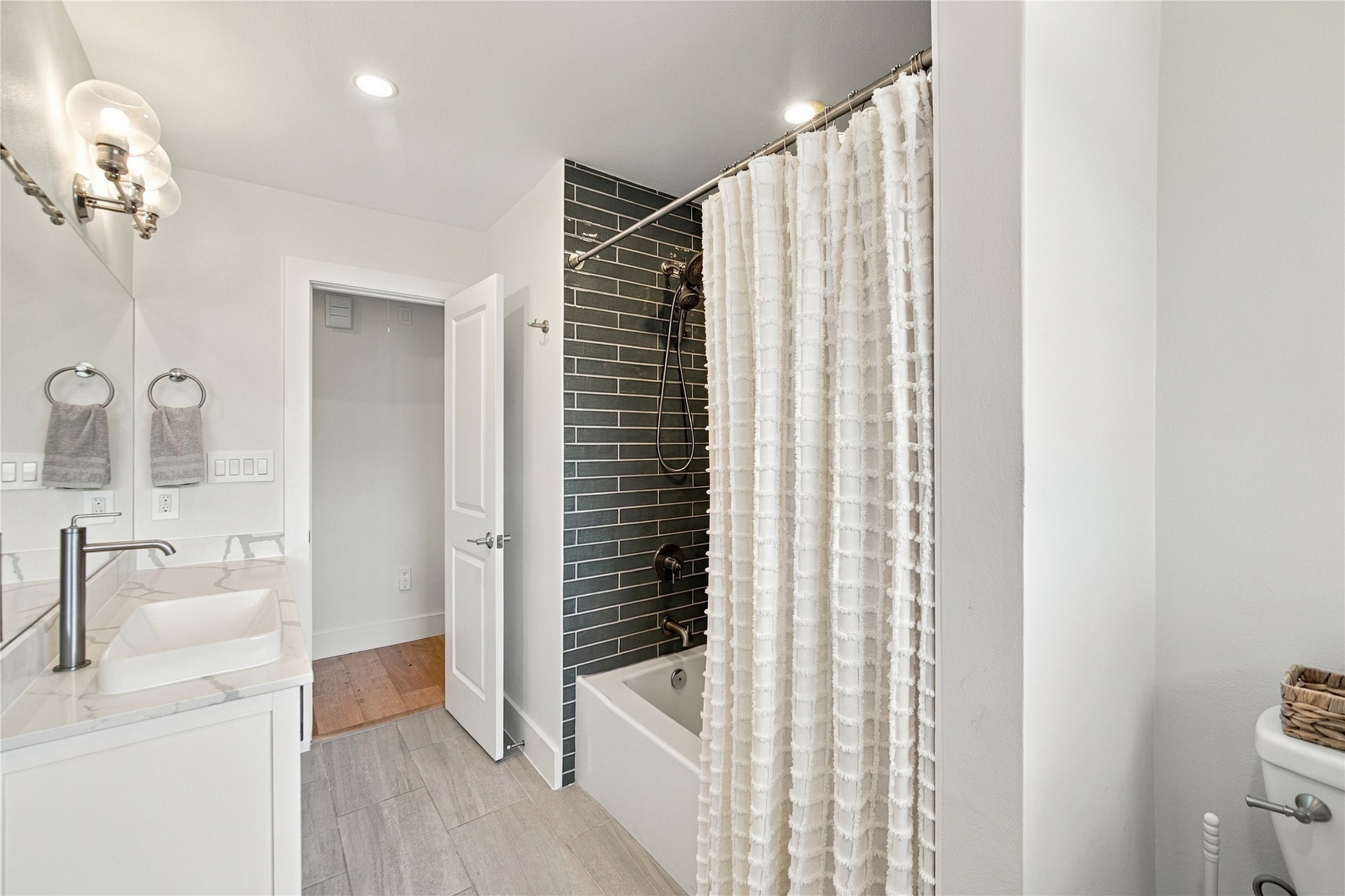 10823 Chimney Rock Road Houston, TX 77096 - Photo 21 of 40 Gallery Image 21