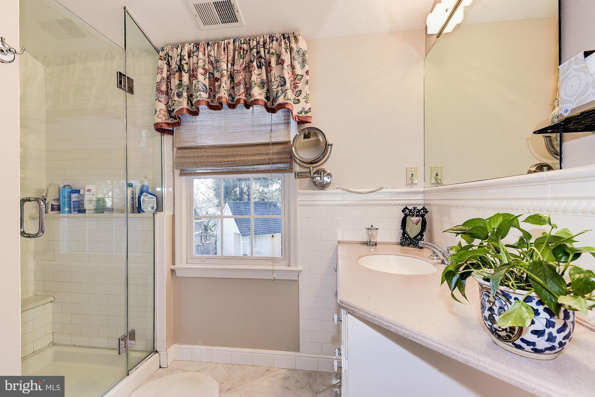 5604 Parkston Road Bethesda, MD 20816 - Photo 21 of 30 Bath (Master)