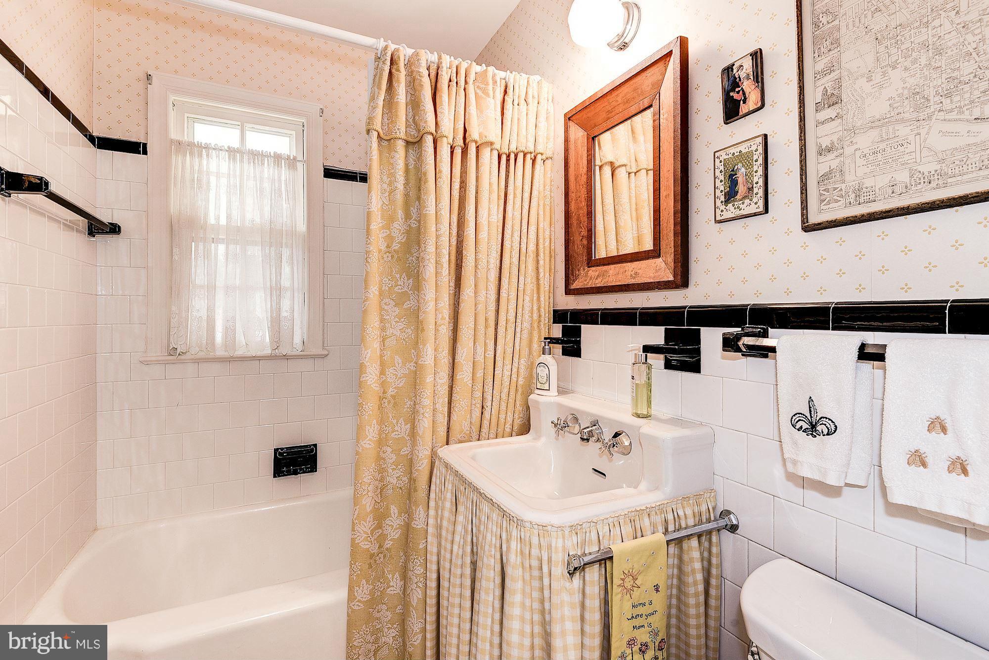 5604 Parkston Road Bethesda, MD 20816 - Photo 5 of 30 Bath