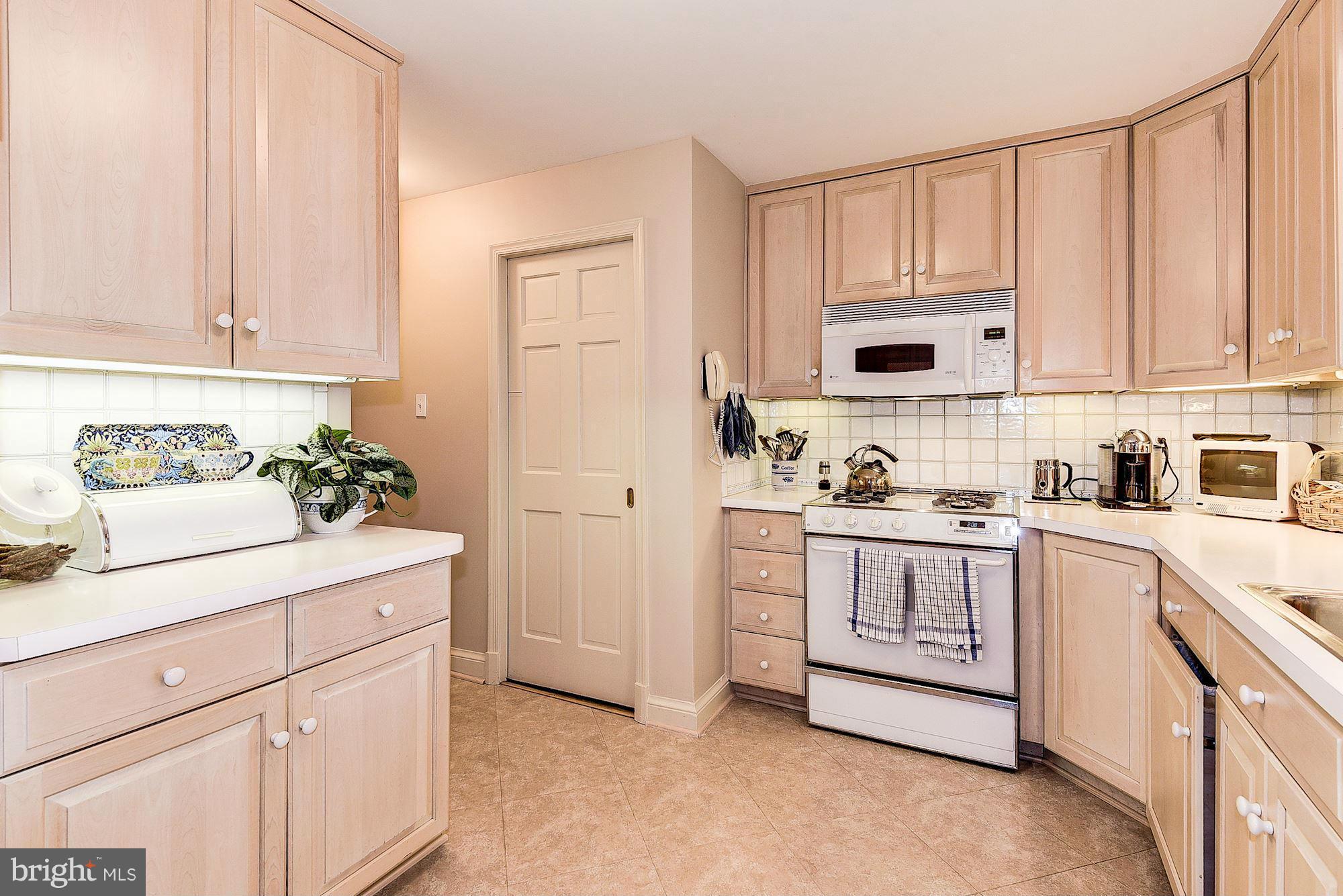 5604 Parkston Road Bethesda, MD 20816 - Photo 10 of 30 Kitchen