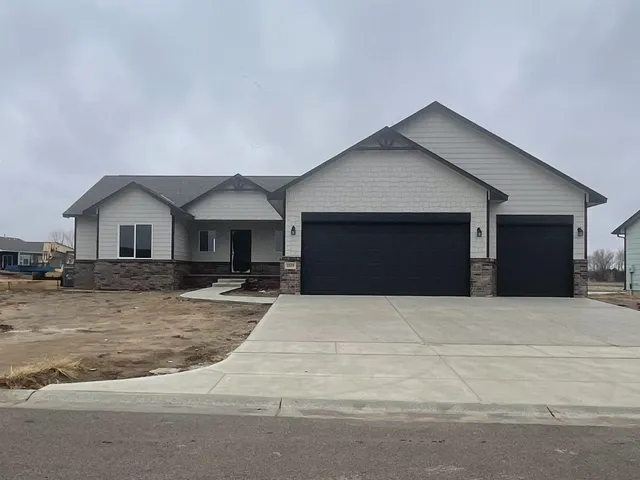 $340,348 | 2325 Country Lakes Street, Haysville, KS 67060